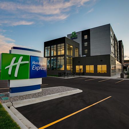 Holiday Inn Express - Lethbridge Southeast, An Ihg Hotel Exterior photo