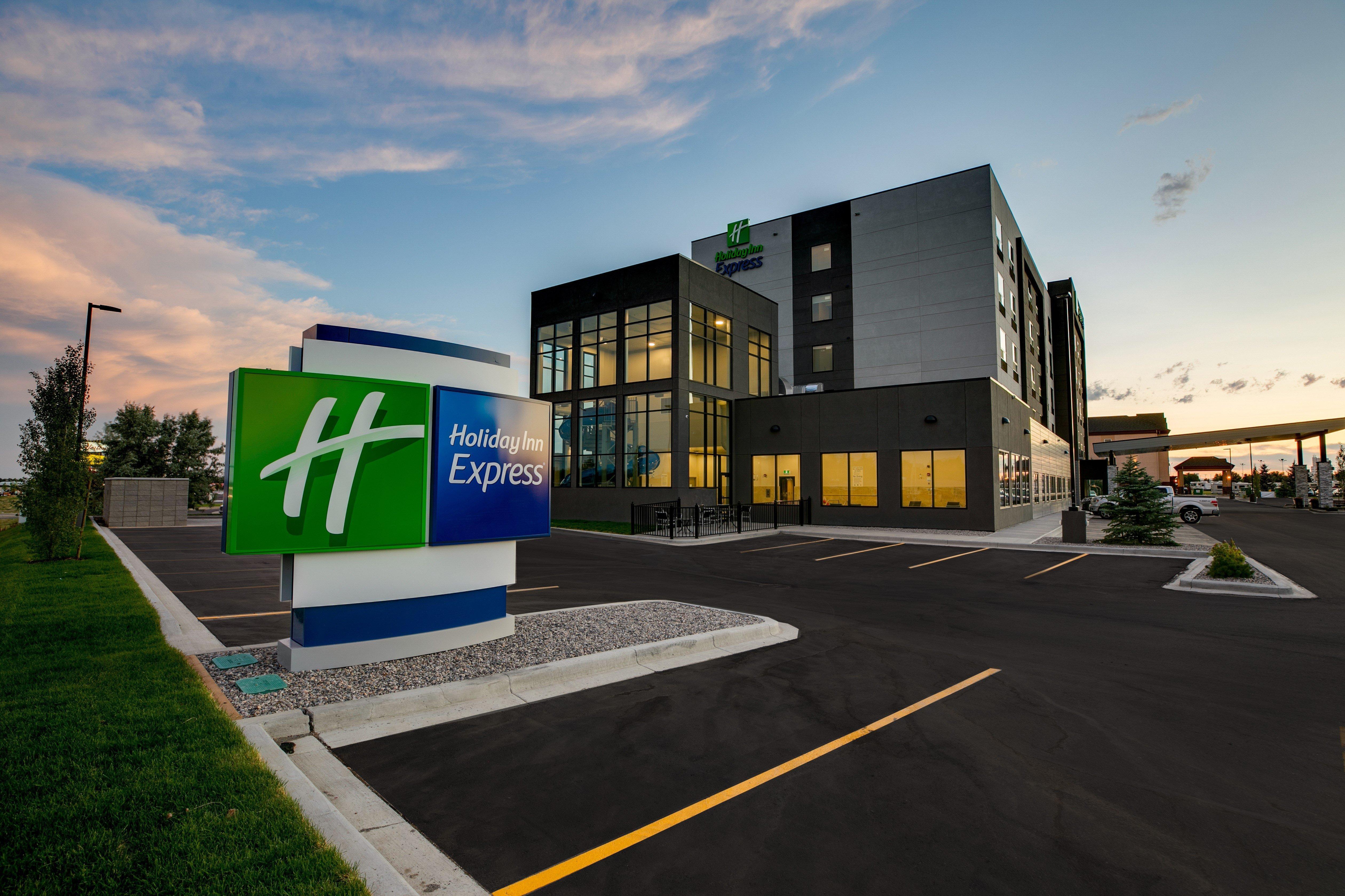 Holiday Inn Express - Lethbridge Southeast, An Ihg Hotel Exterior photo